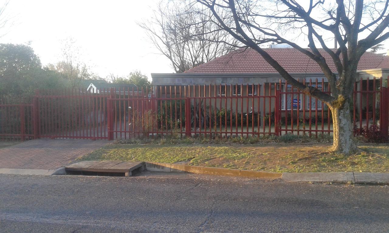 Allen Grove Self Catering Apartment Kempton Park Exterior photo